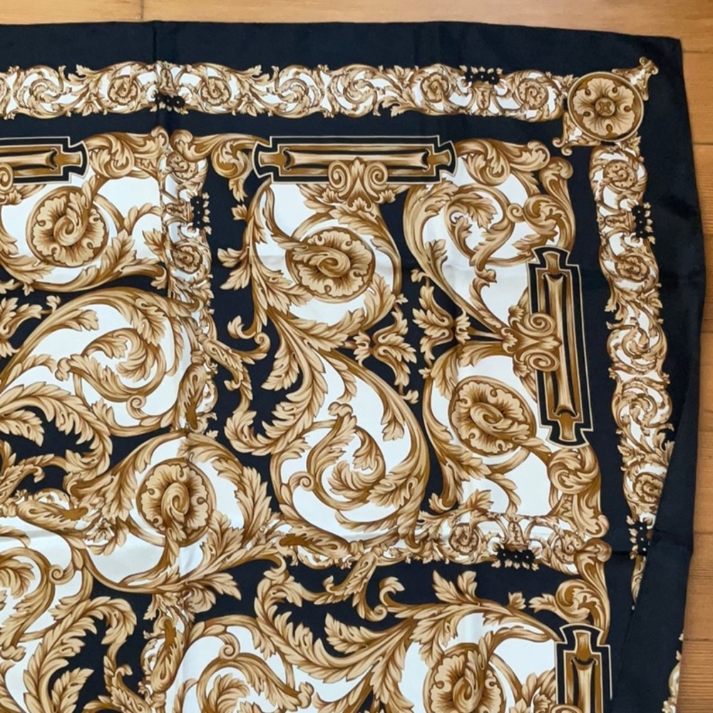 100% Silk Echo Elegant Black Gold Baroque Scarf 34” Square - Picture 7 of 9